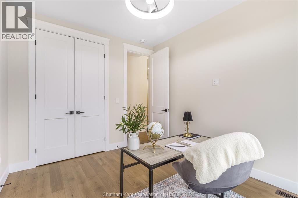 48 BLOOMINGTON WAY Image 32