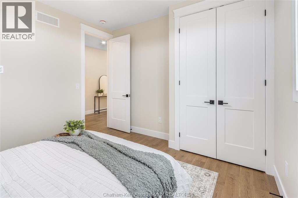 48 BLOOMINGTON WAY Image 34