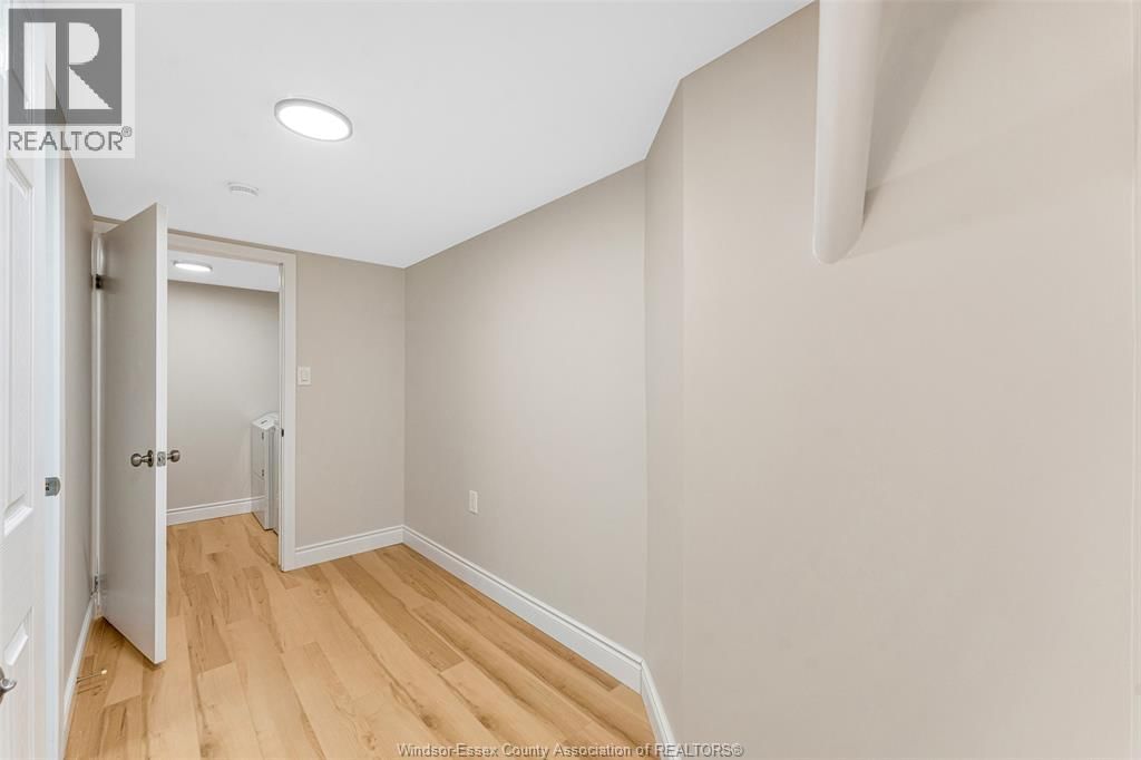 1430 BAYSWATER Image 17