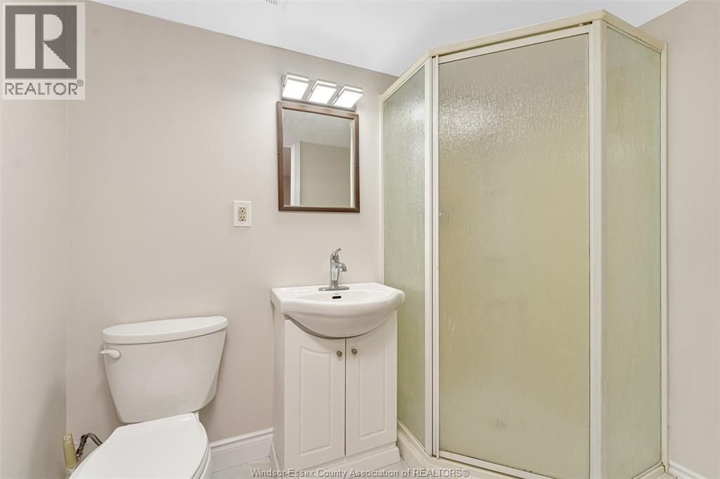 1430 BAYSWATER Image 20