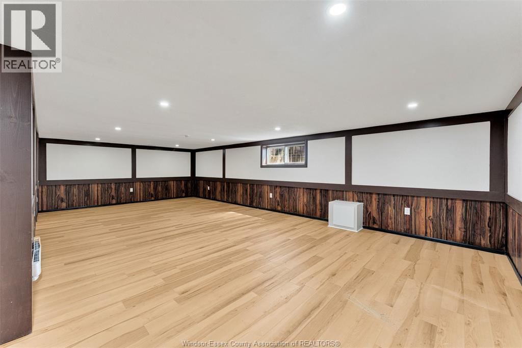 1430 BAYSWATER Image 21