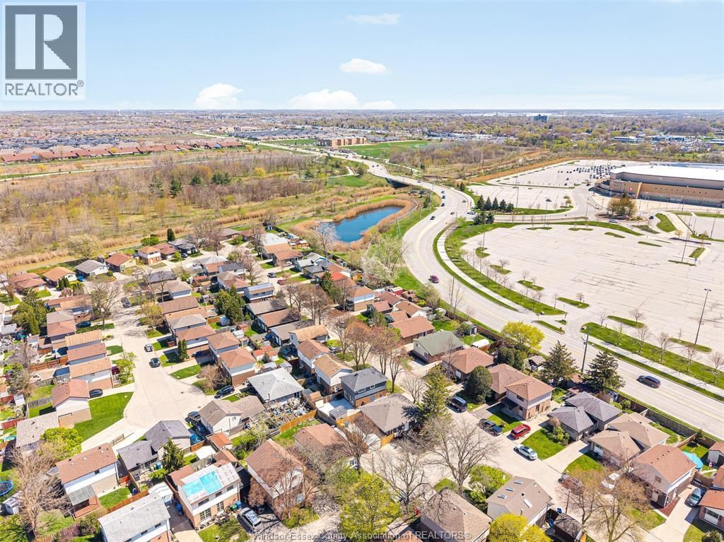 1430 BAYSWATER Image 25