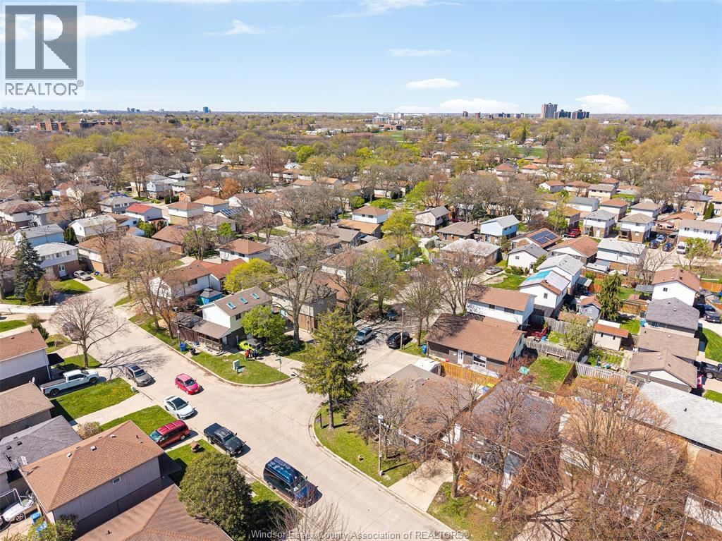 1430 BAYSWATER Image 28