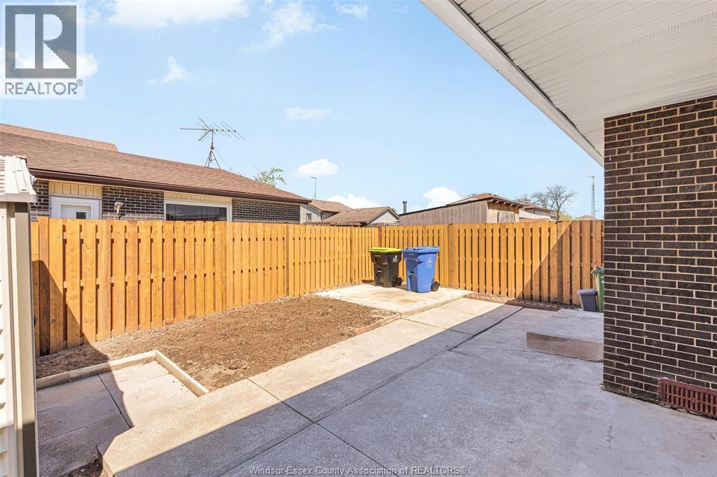 1430 BAYSWATER Image 29