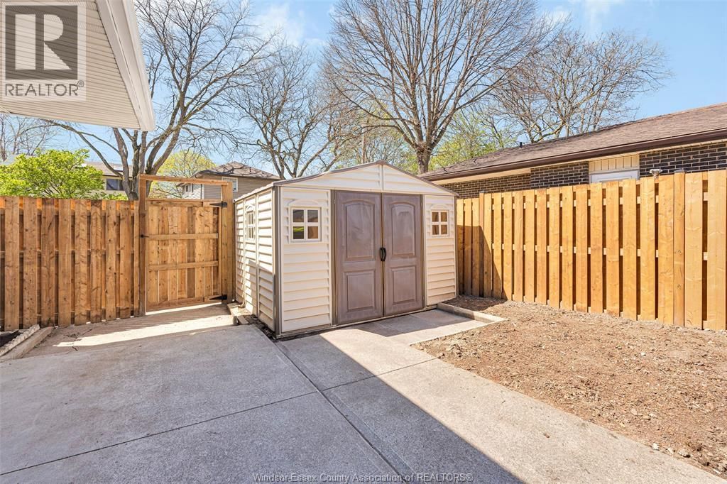 1430 BAYSWATER Image 32