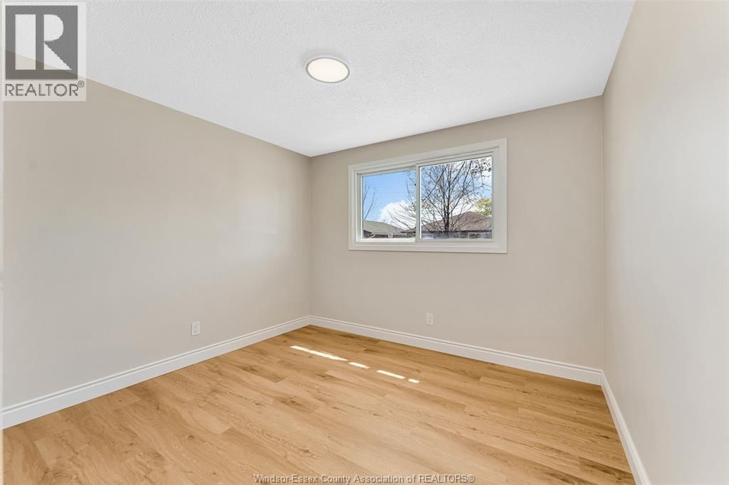 1430 BAYSWATER Image 34