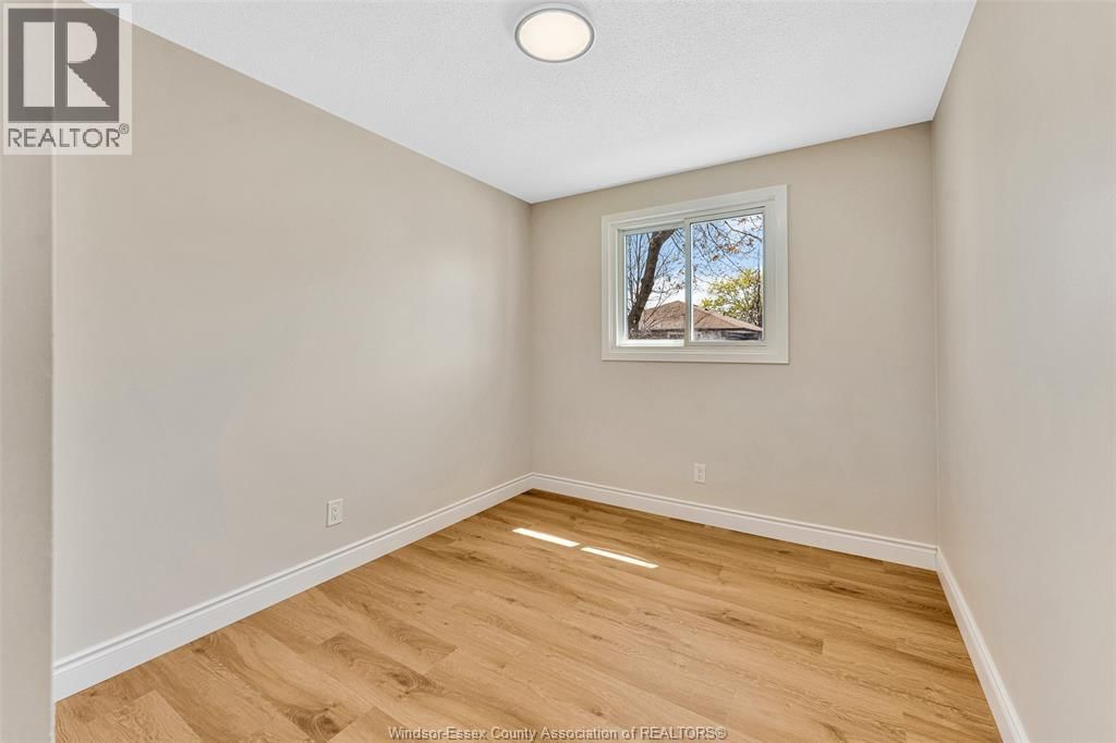 1430 BAYSWATER Image 35