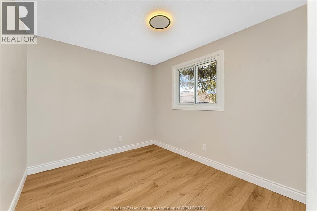 1430 BAYSWATER Image 36