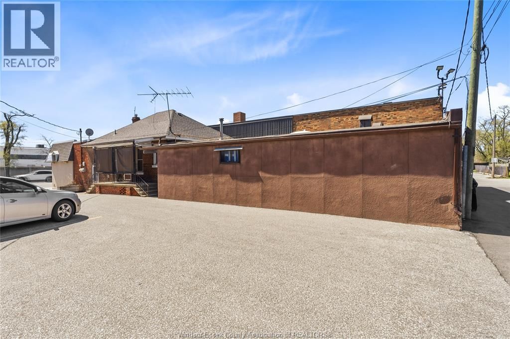 2628 TECUMSEH ROAD EAST Image 10