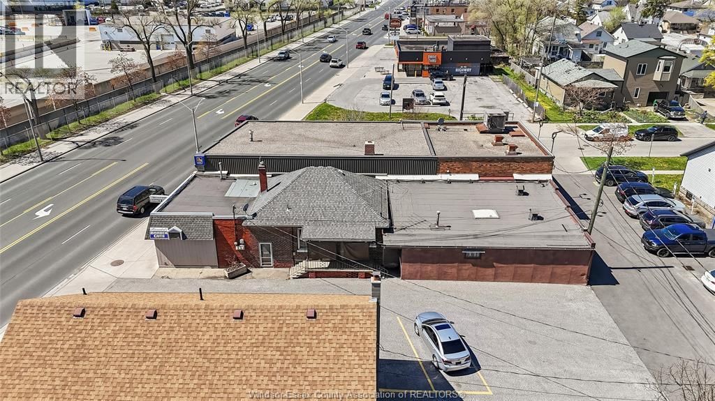 2628 TECUMSEH ROAD EAST Image 16