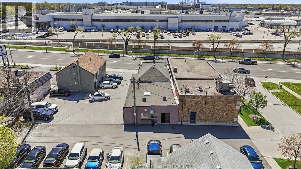 2628 TECUMSEH ROAD EAST Image 17