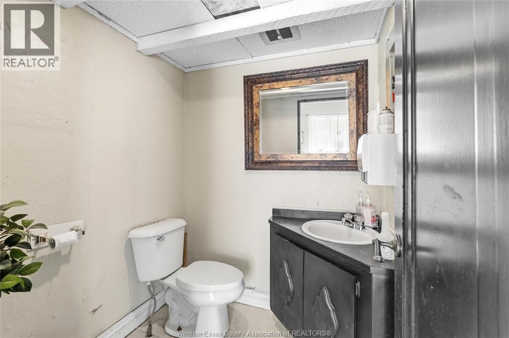 2628 TECUMSEH ROAD EAST Image 9