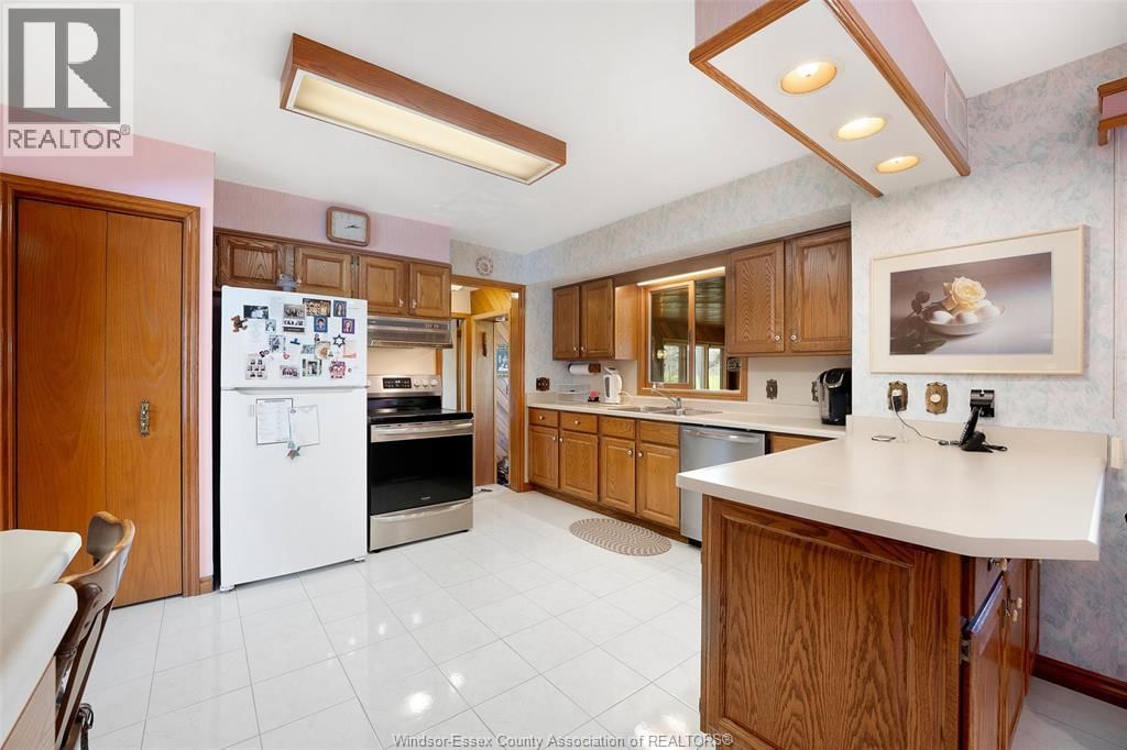 4675 HURON CHURCH LINE Image 10