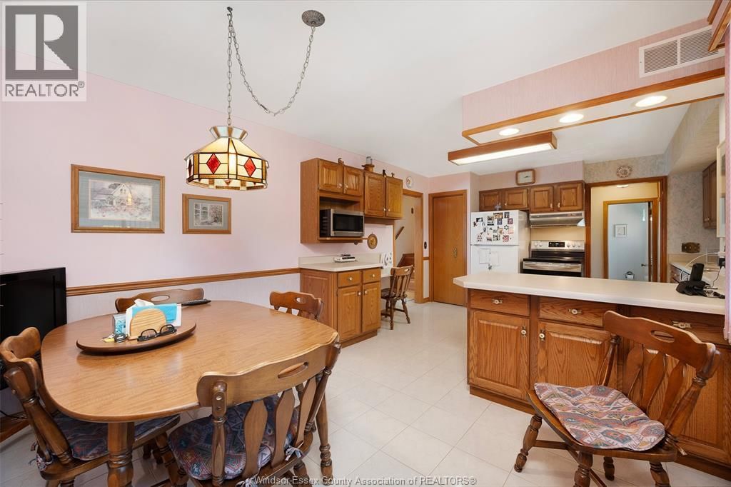 4675 HURON CHURCH LINE Image 12