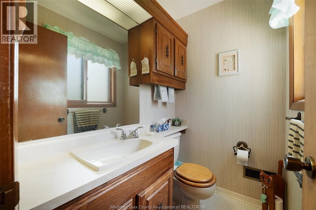 4675 HURON CHURCH LINE Image 14