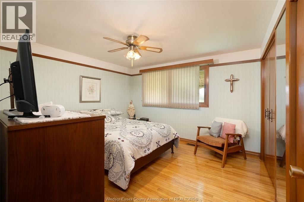 4675 HURON CHURCH LINE Image 17