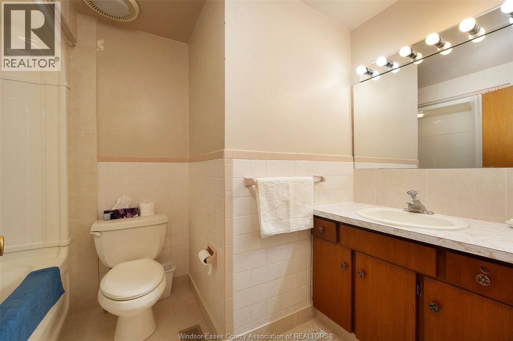 4675 HURON CHURCH LINE Image 20