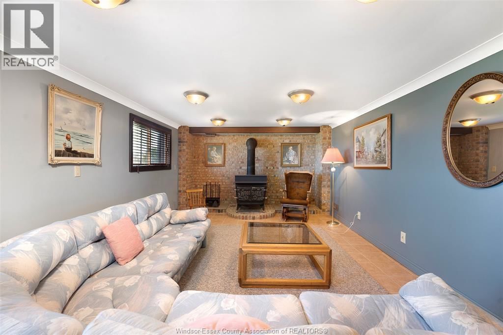 4675 HURON CHURCH LINE Image 21