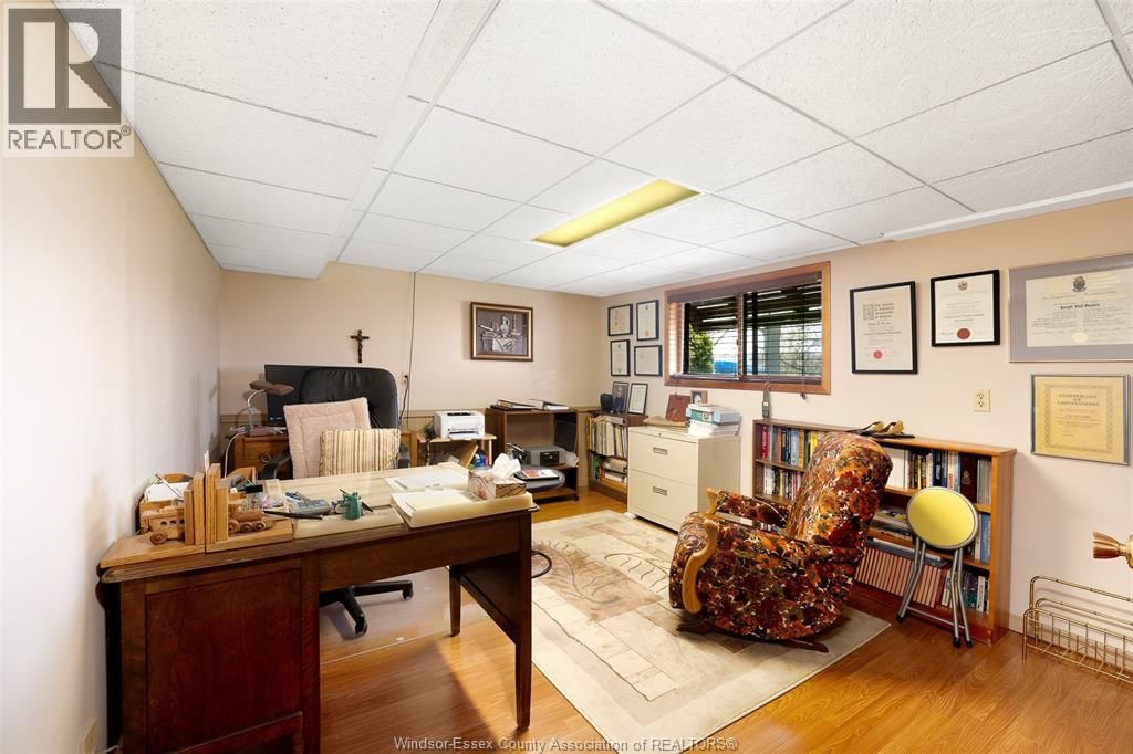 4675 HURON CHURCH LINE Image 23