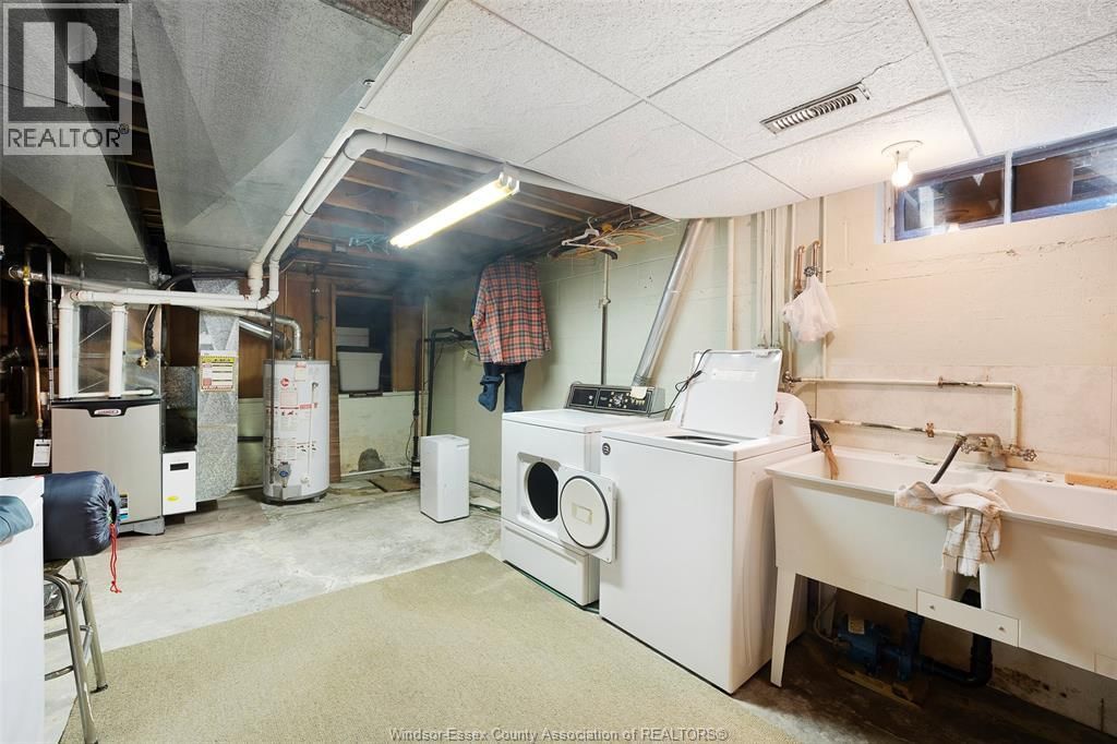 4675 HURON CHURCH LINE Image 25