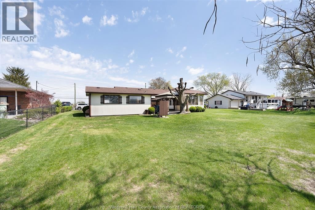 4675 HURON CHURCH LINE Image 32