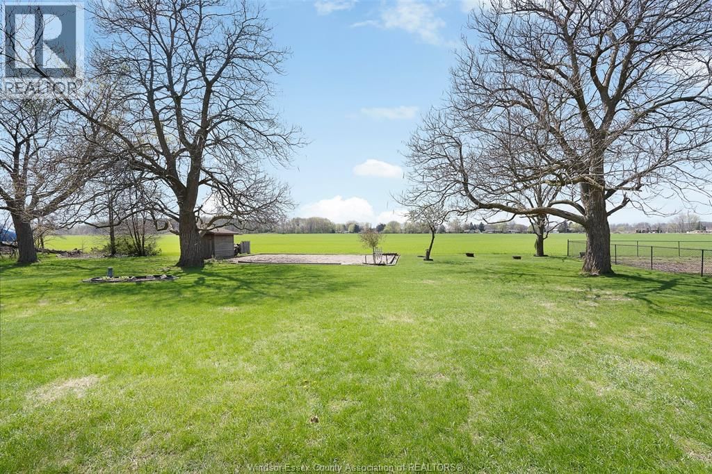 4675 HURON CHURCH LINE Image 35