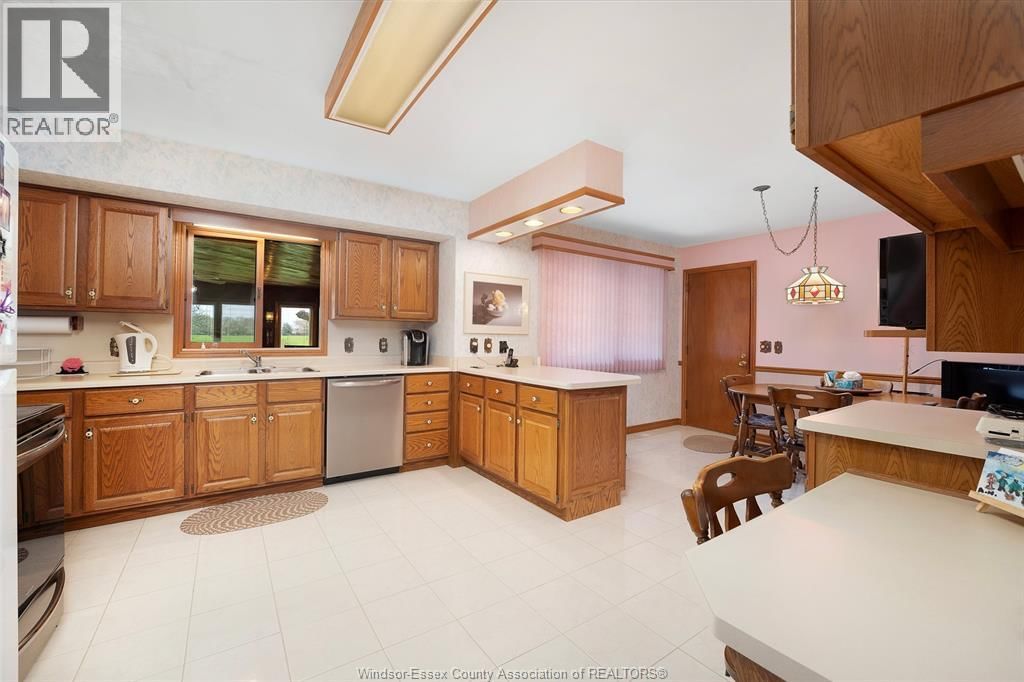 4675 HURON CHURCH LINE Image 8