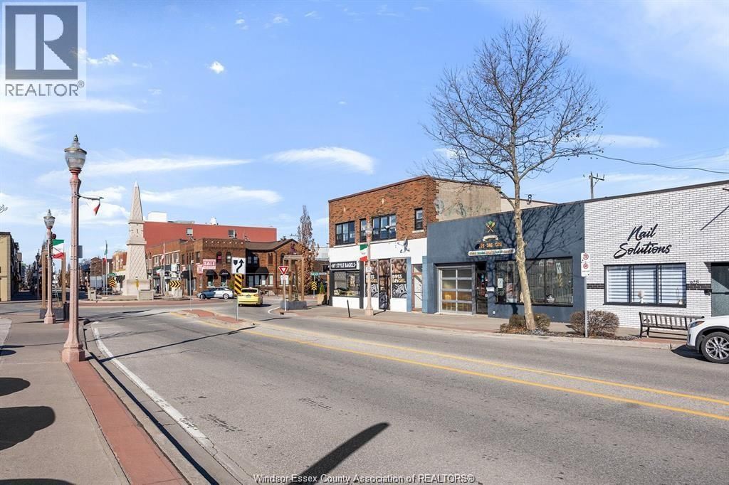 914 ERIE STREET EAST Image 2