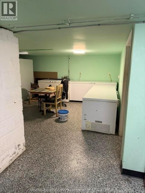 914 ERIE STREET EAST Image 17