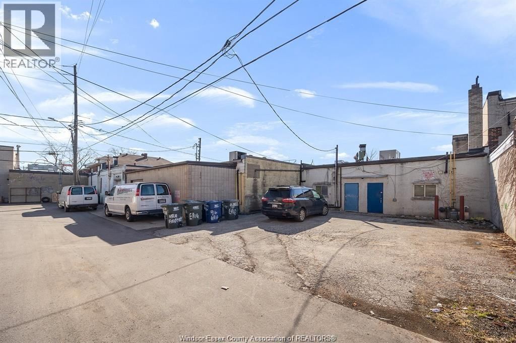 914 ERIE STREET EAST Image 7