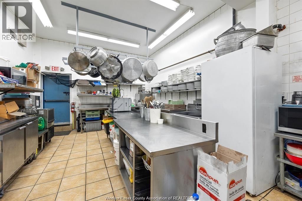 914 ERIE STREET EAST Image 9