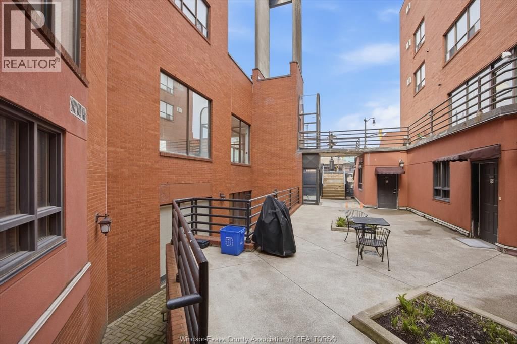 7 - 1 MAIN STREET WEST Image 13