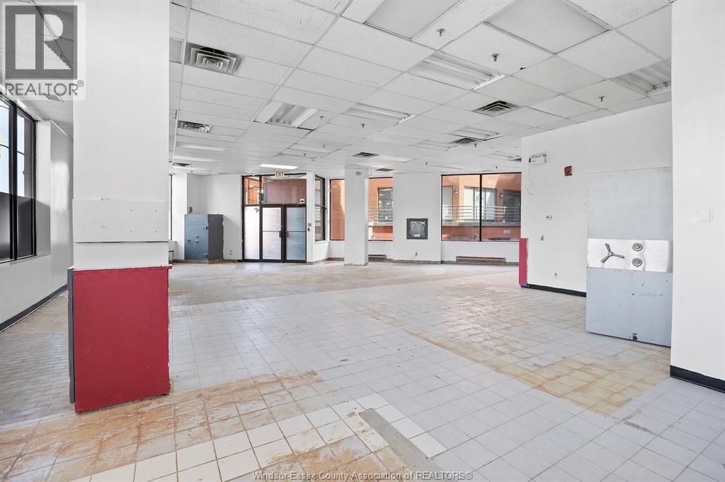 7 - 1 MAIN STREET WEST Image 18