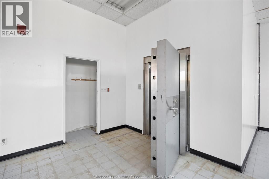 7 - 1 MAIN STREET WEST Image 19