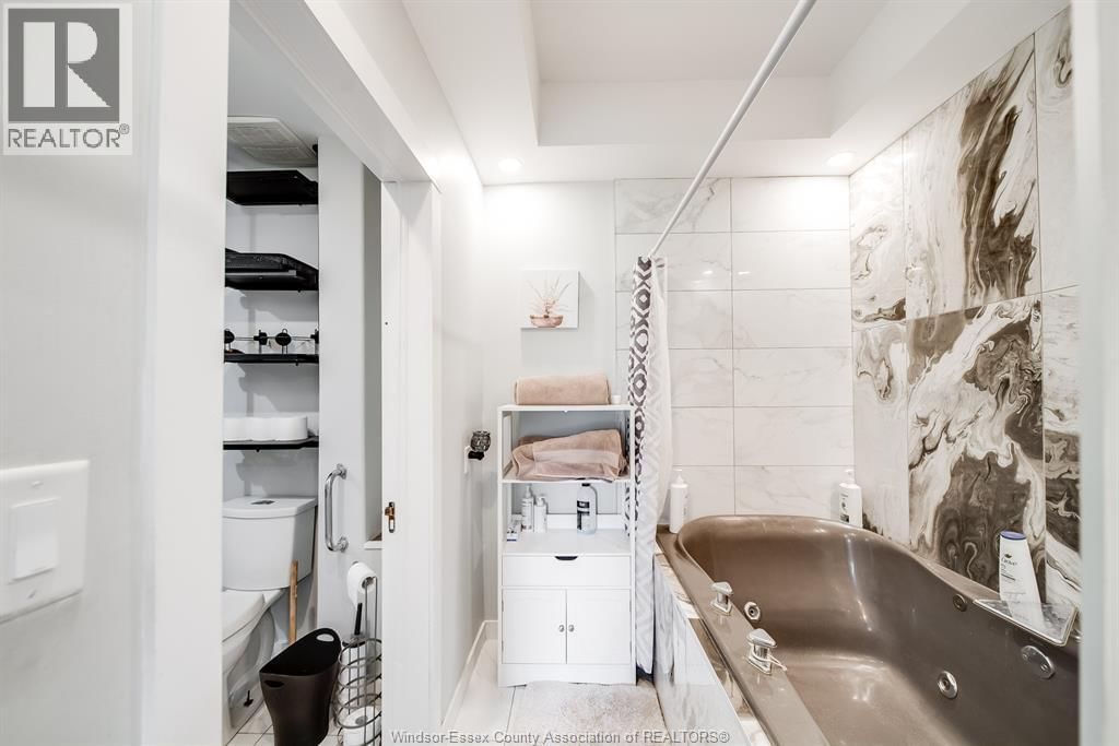 820 TOWANDA BOULEVARD Image 23