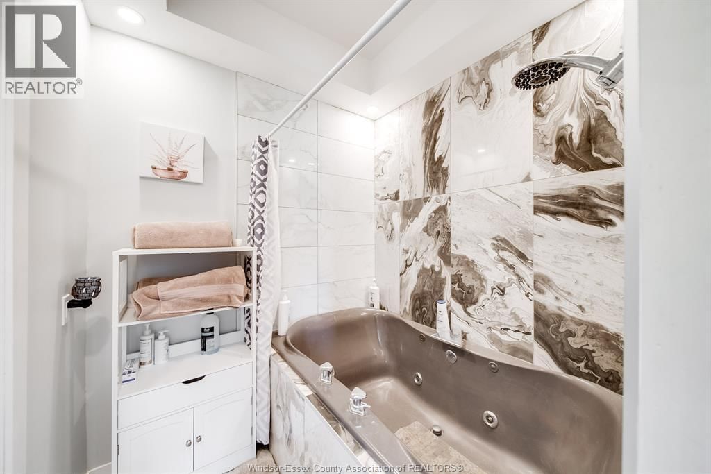 820 TOWANDA BOULEVARD Image 24