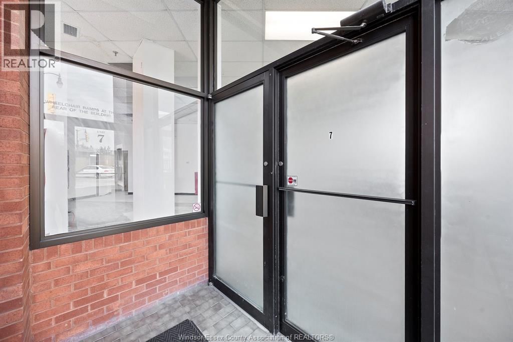 15 - 1 MAIN STREET WEST Image 12