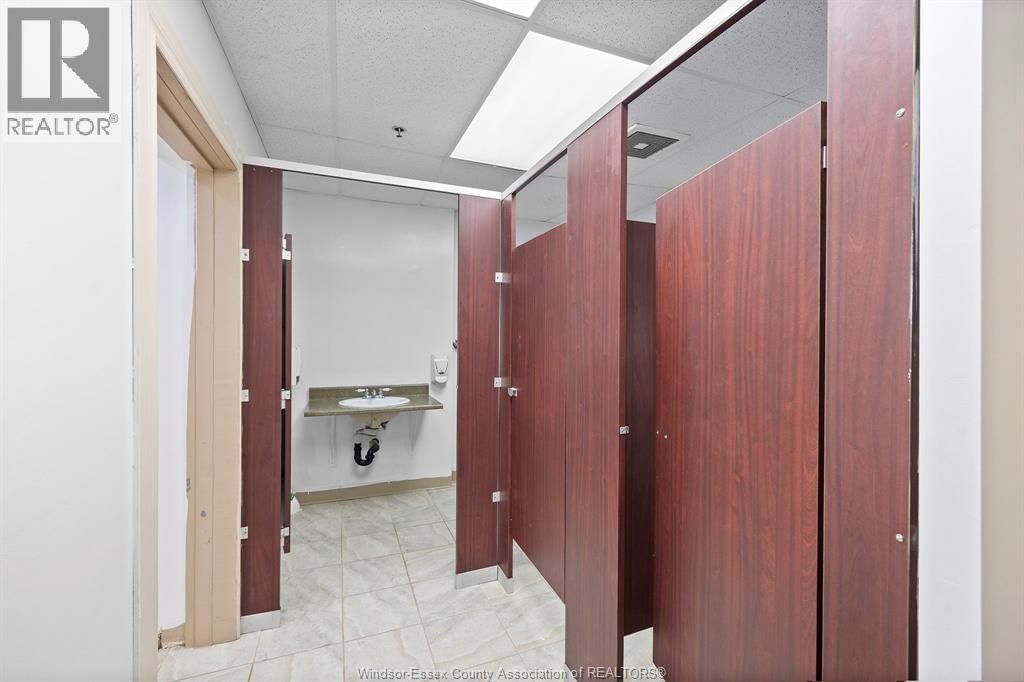 15 - 1 MAIN STREET WEST Image 19