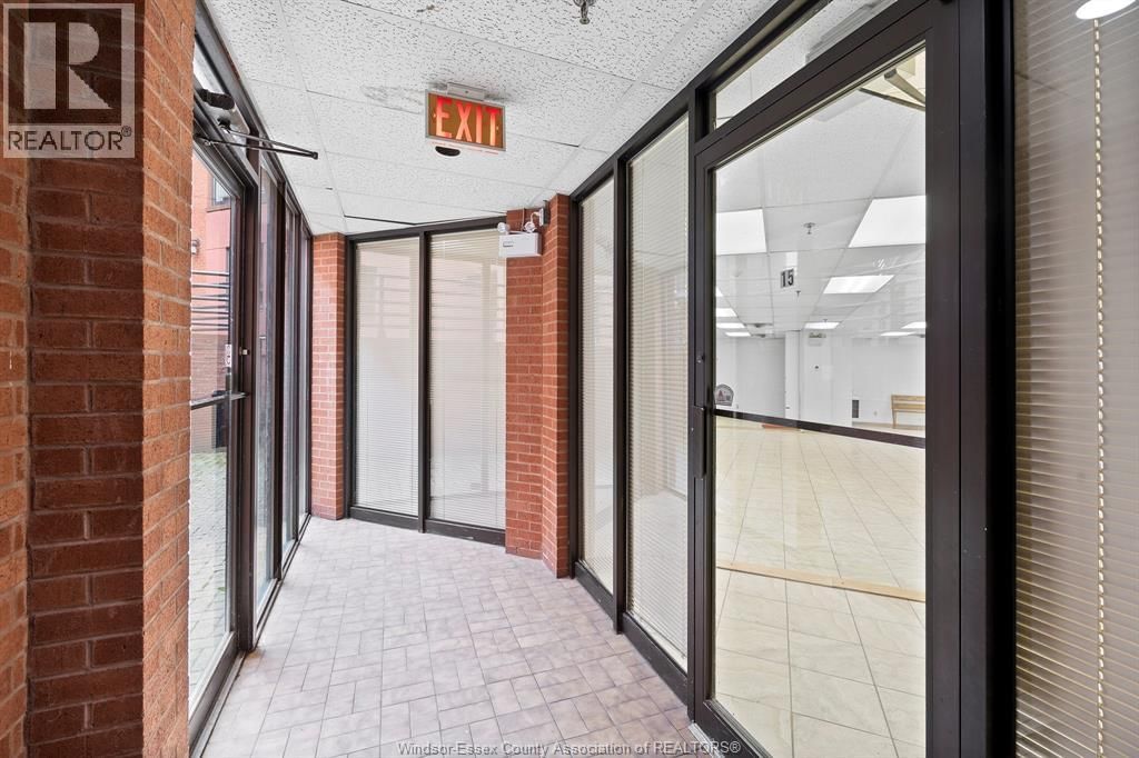 15 - 1 MAIN STREET WEST Image 21