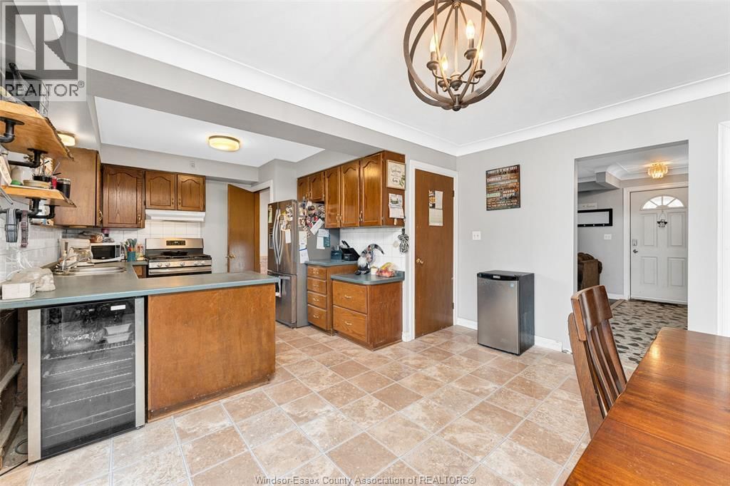 5369 WALKER ROAD Image 12