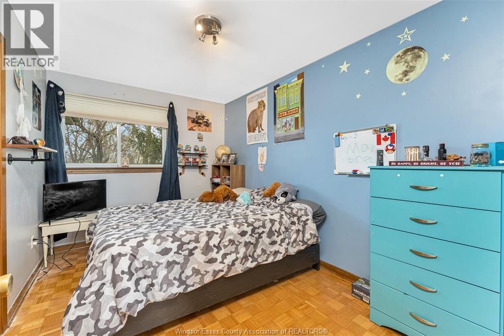 5369 WALKER ROAD Image 18