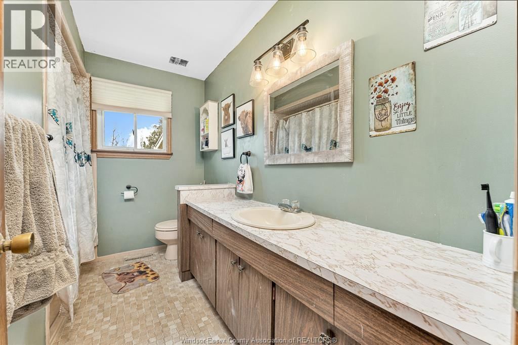 5369 WALKER ROAD Image 19