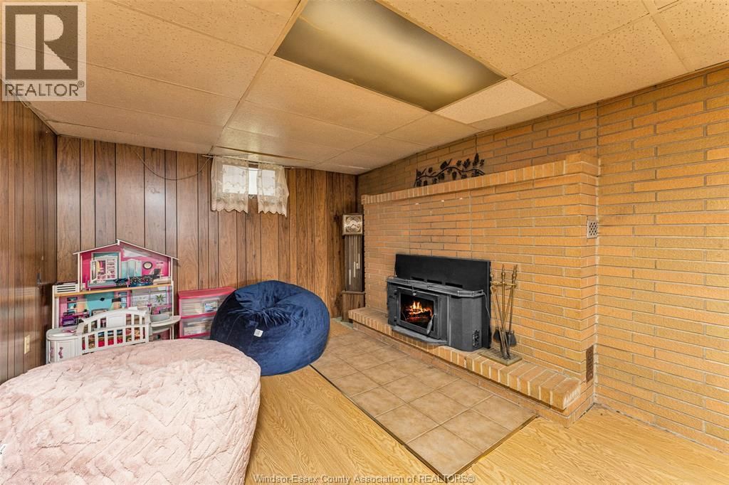 5369 WALKER ROAD Image 20