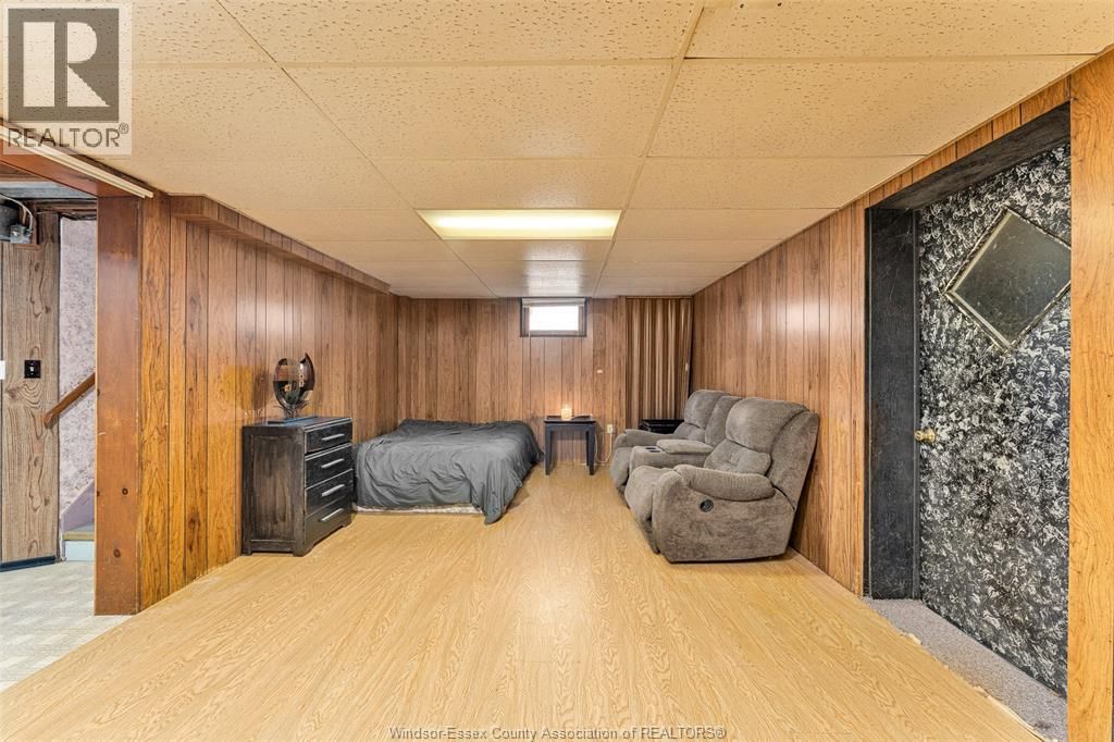 5369 WALKER ROAD Image 22