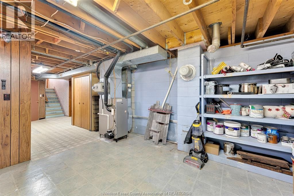 5369 WALKER ROAD Image 24