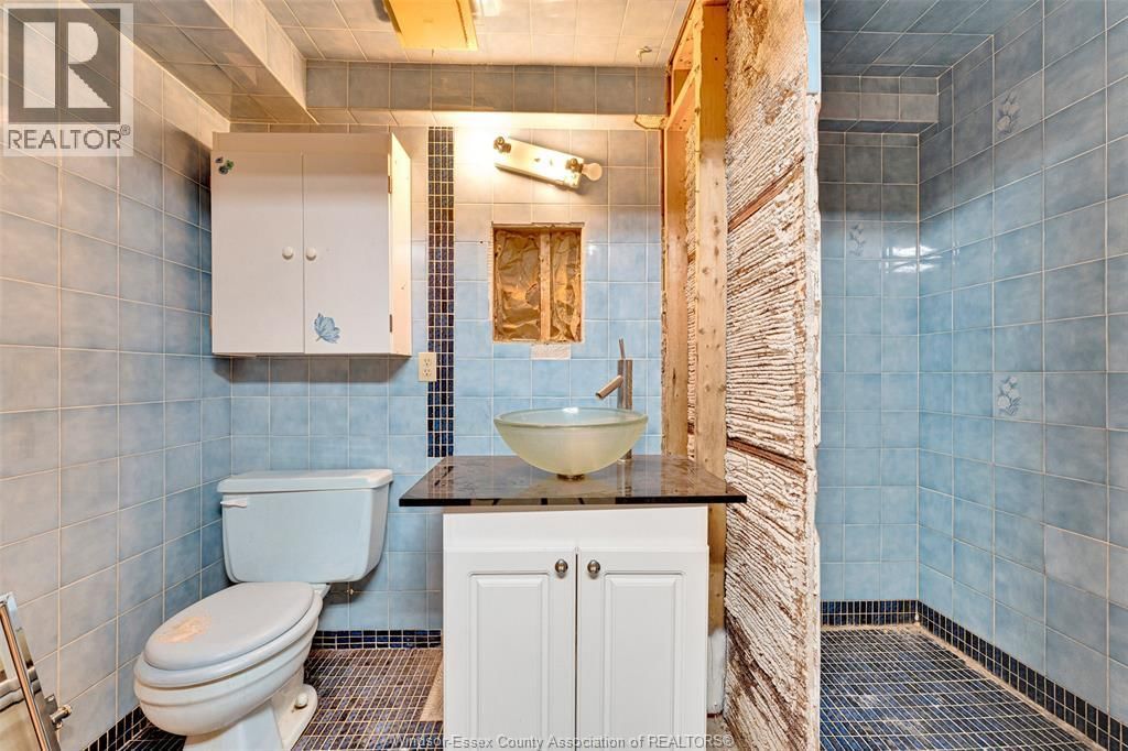 5369 WALKER ROAD Image 25