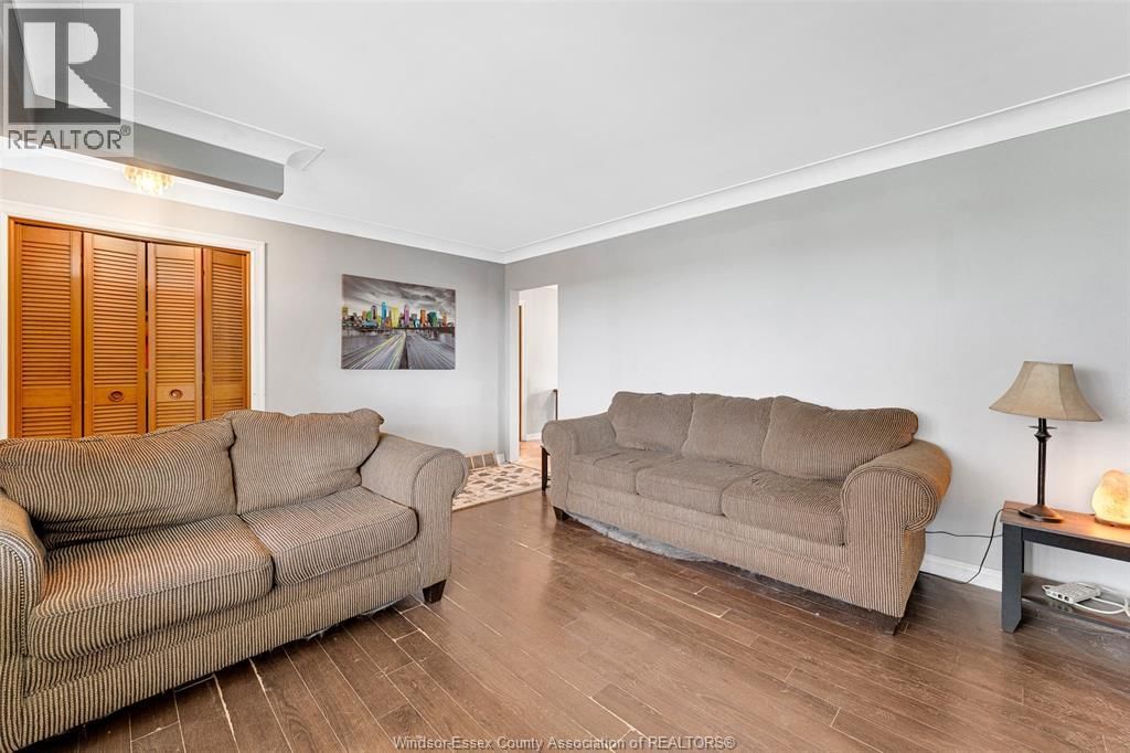 5369 WALKER ROAD Image 9