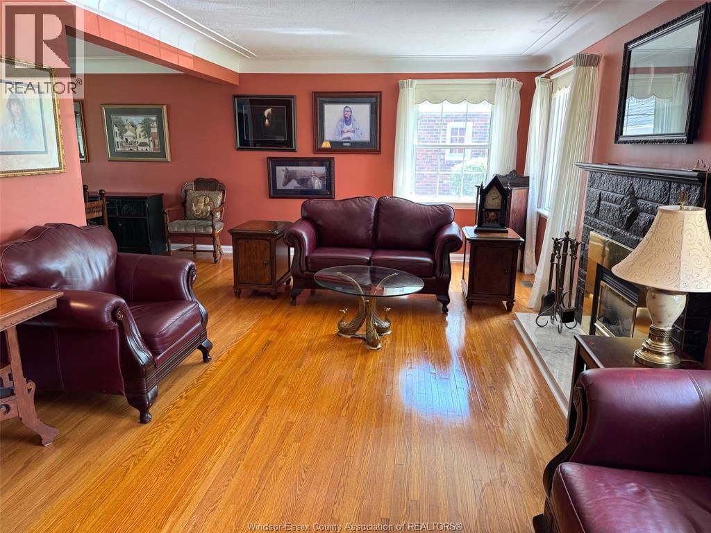 2440 BUCKINGHAM DRIVE Image 3