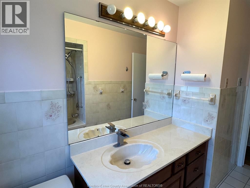 2440 BUCKINGHAM DRIVE Image 32