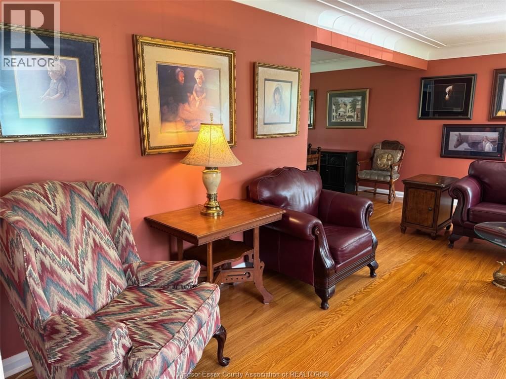 2440 BUCKINGHAM DRIVE Image 4